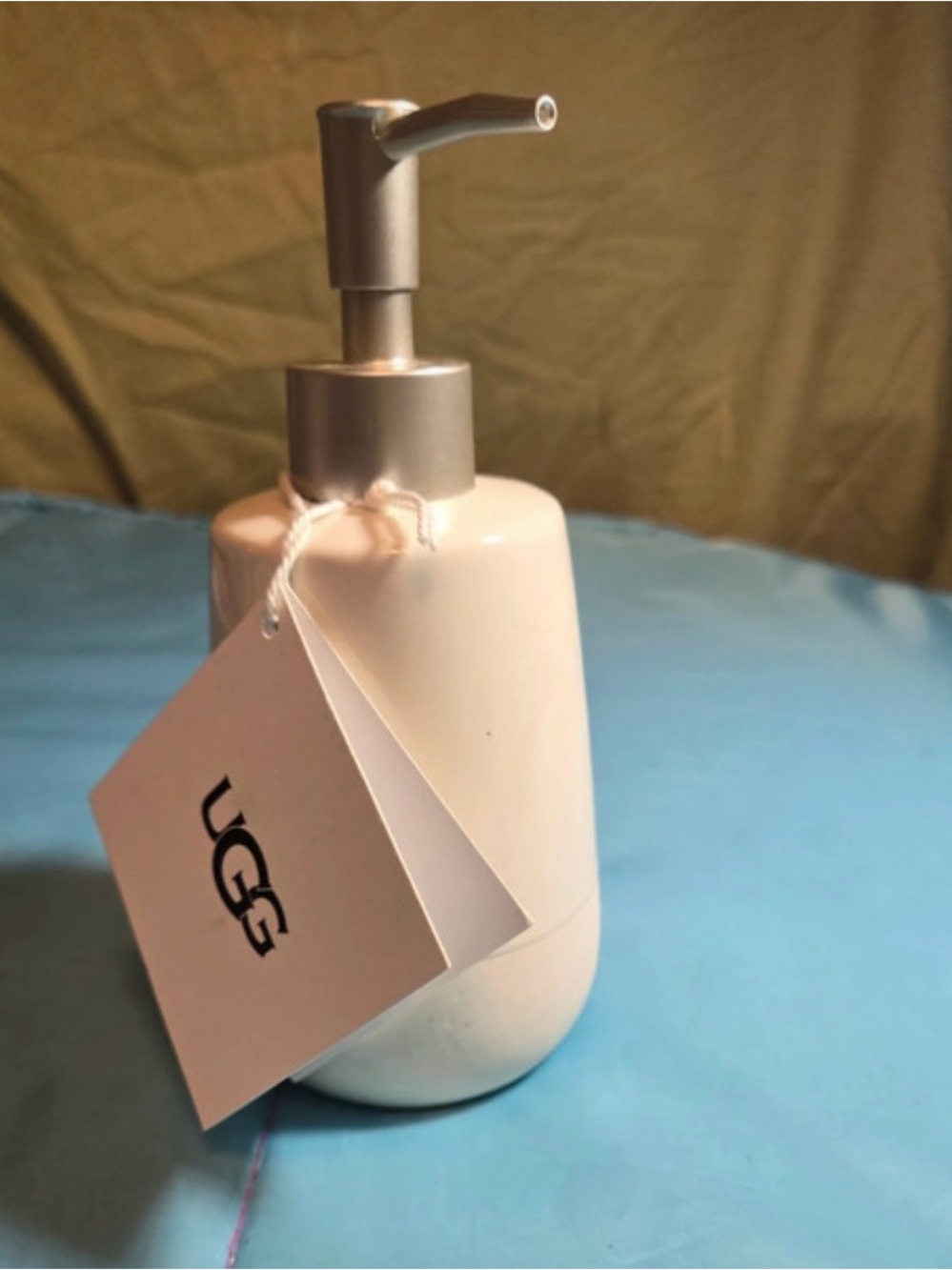 NEW-UGG Cream Ceramic Snow Colored-lotion-Soap Dispenser